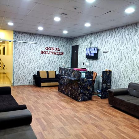 Hotel Gokul Solitaire, Surat Bhatha Buitenkant foto
