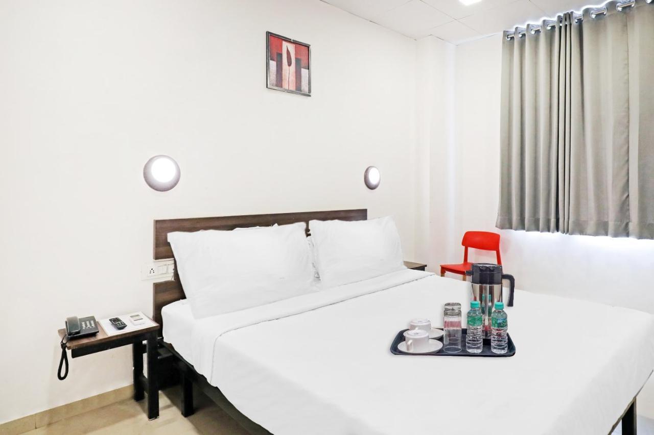 Hotel Gokul Solitaire, Surat Bhatha Buitenkant foto