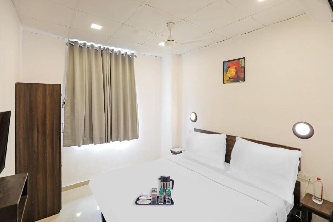 Hotel Gokul Solitaire, Surat Bhatha Buitenkant foto