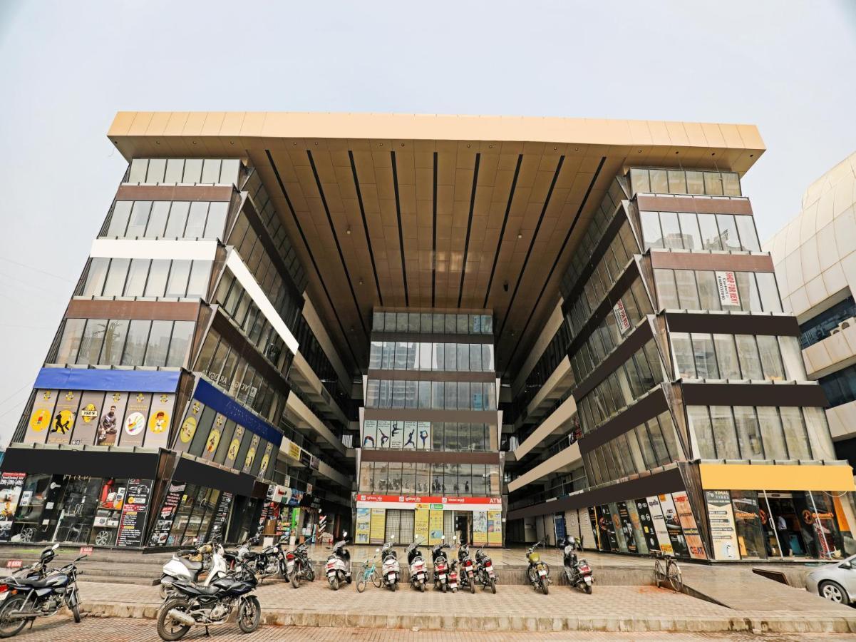 Hotel Gokul Solitaire, Surat Bhatha Buitenkant foto