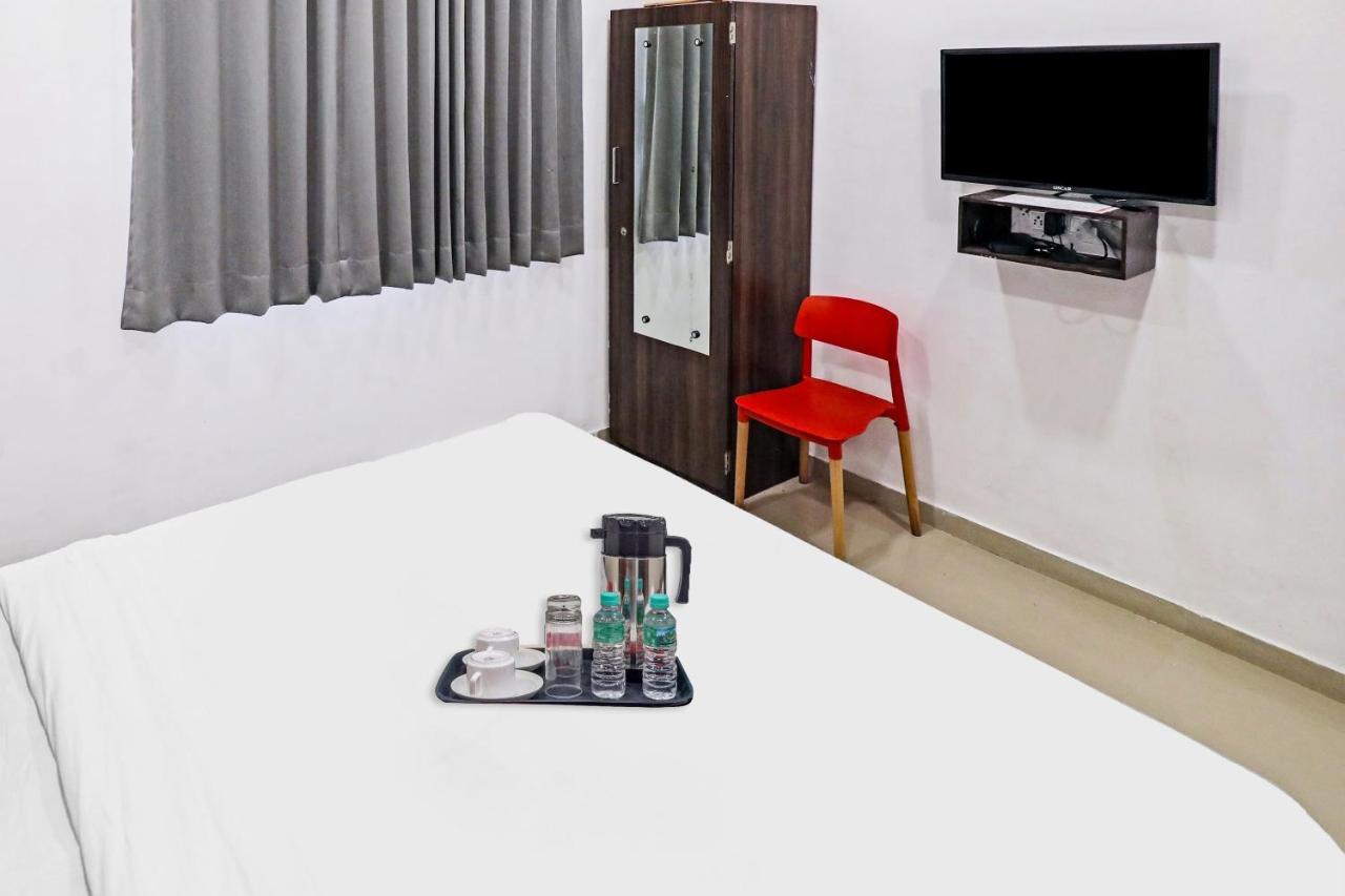 Hotel Gokul Solitaire, Surat Bhatha Buitenkant foto