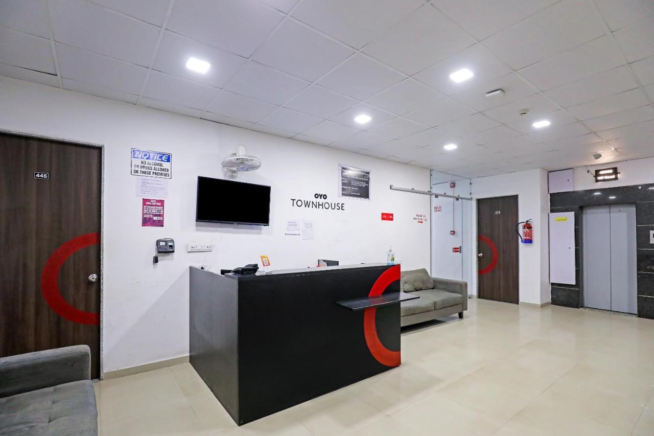 Hotel Gokul Solitaire, Surat Bhatha Buitenkant foto