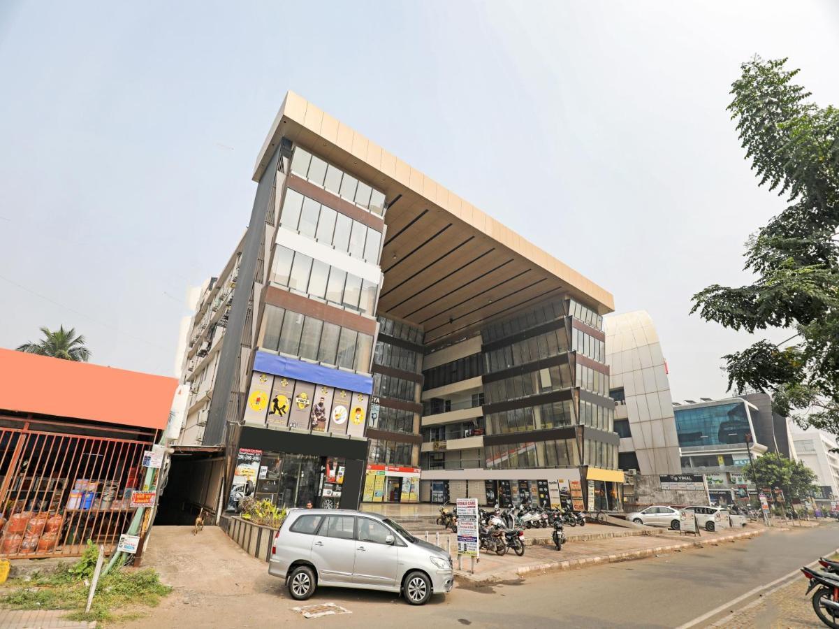 Hotel Gokul Solitaire, Surat Bhatha Buitenkant foto