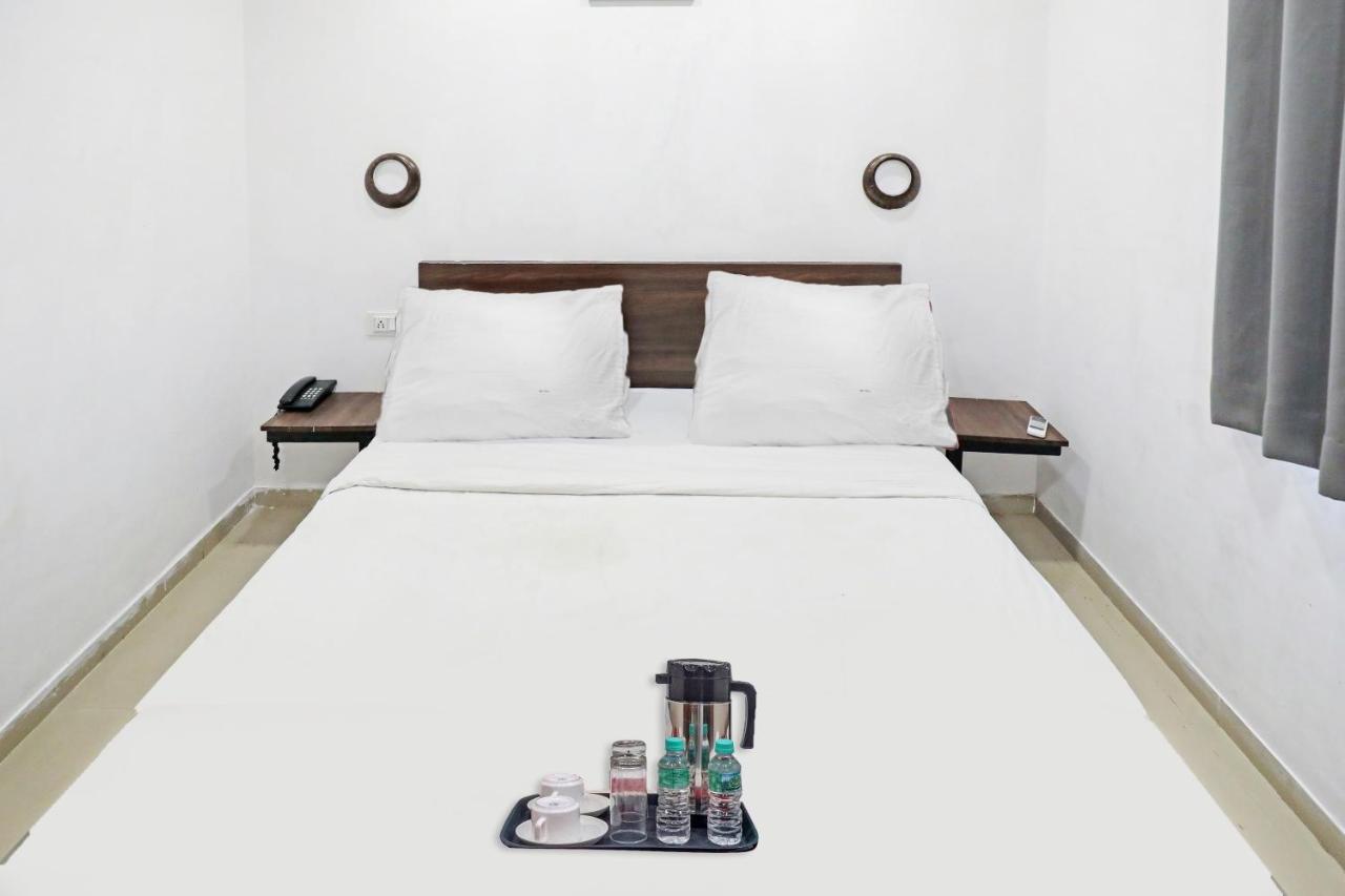 Hotel Gokul Solitaire, Surat Bhatha Buitenkant foto