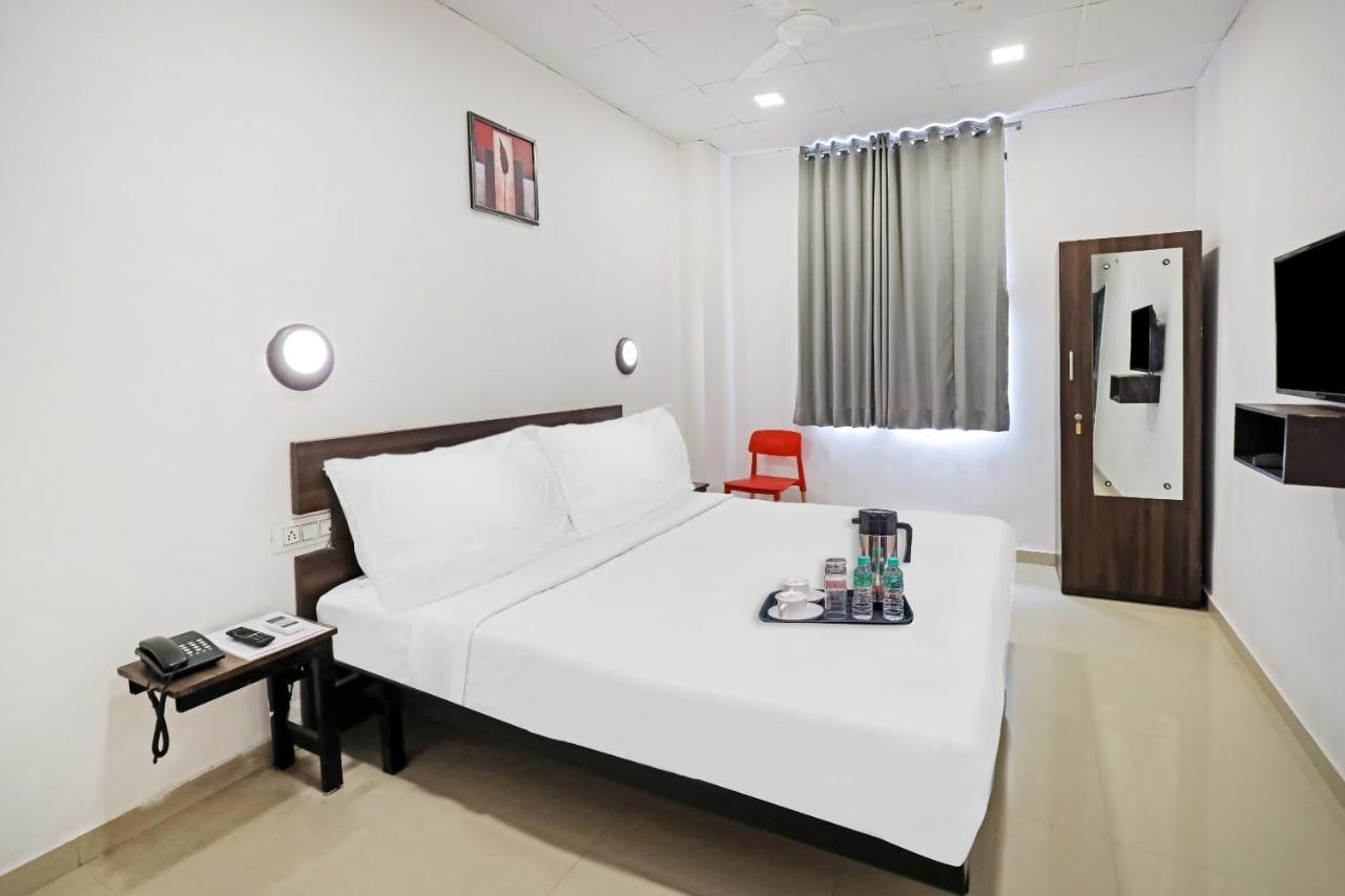 Hotel Gokul Solitaire, Surat Bhatha Buitenkant foto