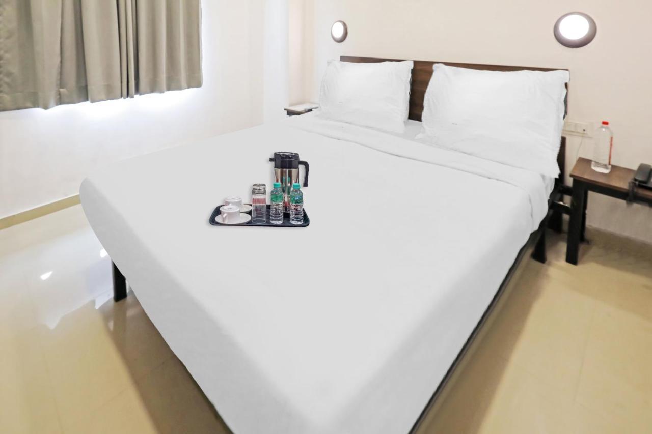 Hotel Gokul Solitaire, Surat Bhatha Buitenkant foto