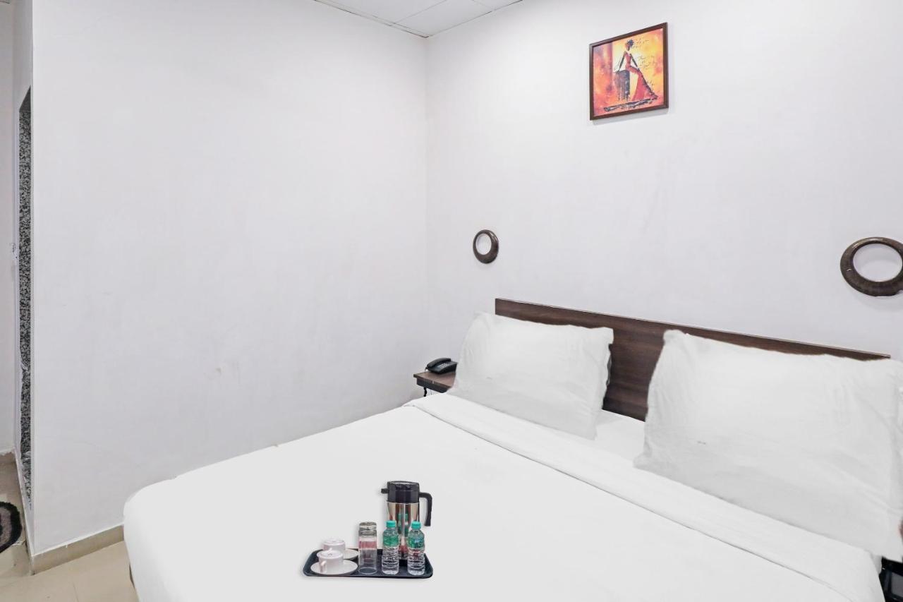 Hotel Gokul Solitaire, Surat Bhatha Buitenkant foto