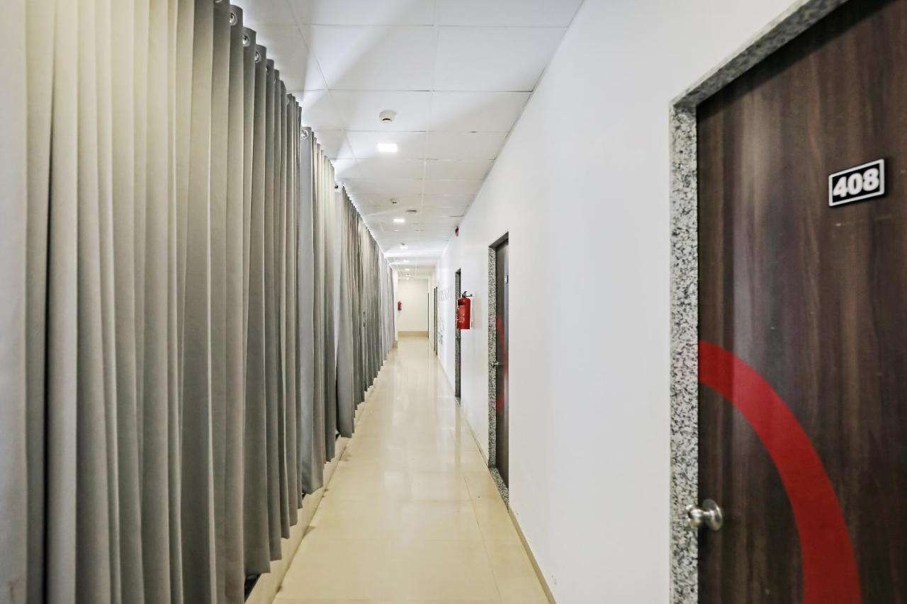 Hotel Gokul Solitaire, Surat Bhatha Buitenkant foto