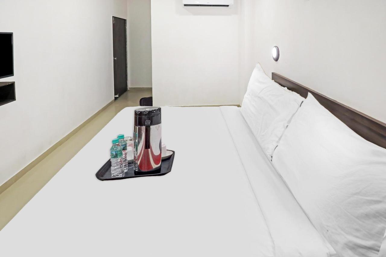 Hotel Gokul Solitaire, Surat Bhatha Buitenkant foto