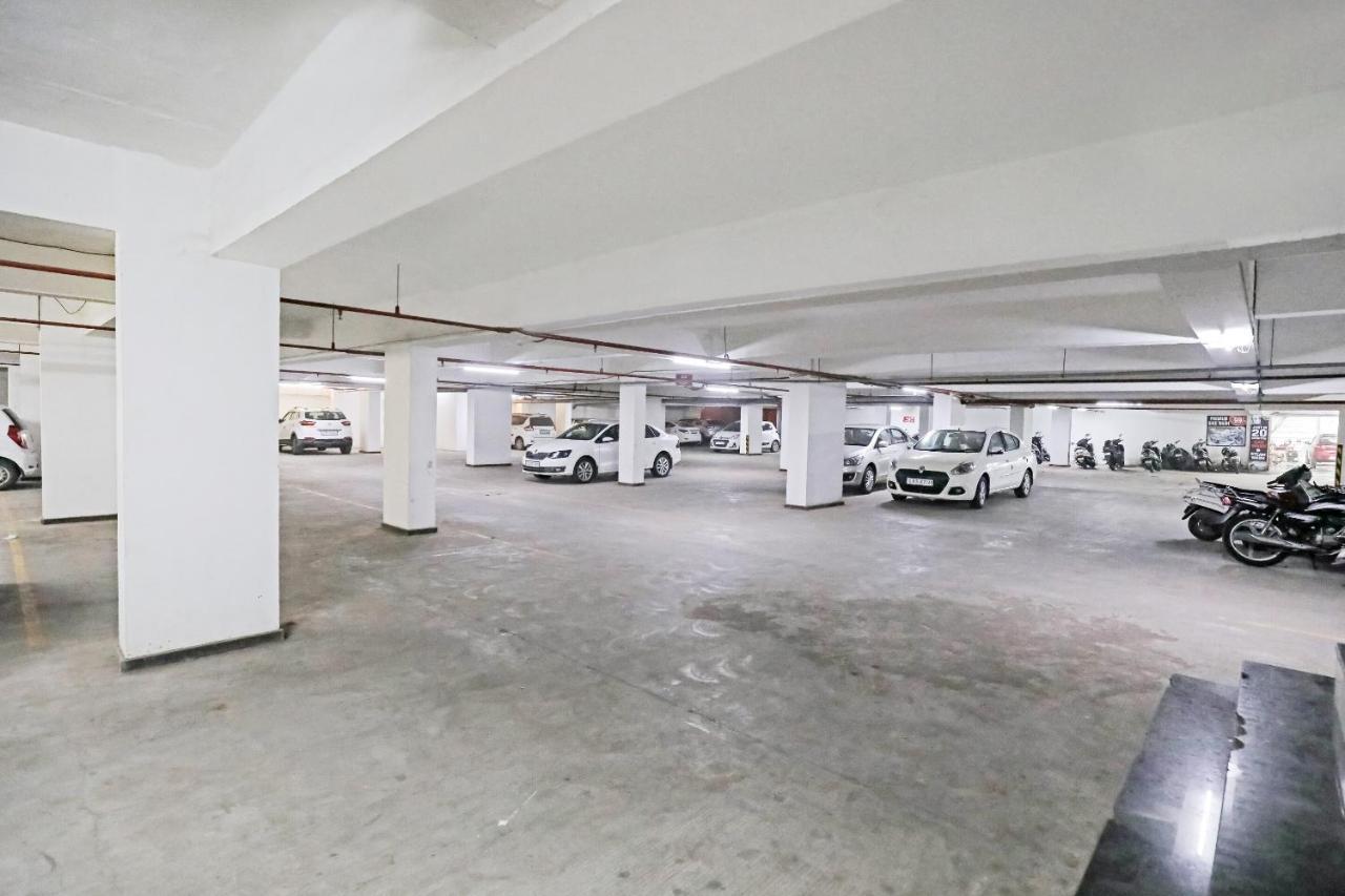 Hotel Gokul Solitaire, Surat Bhatha Buitenkant foto