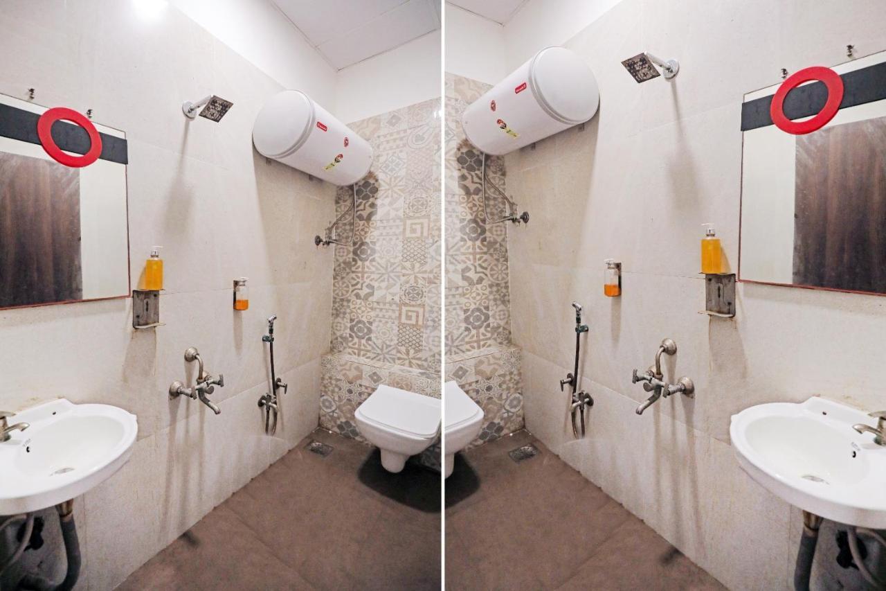 Hotel Gokul Solitaire, Surat Bhatha Buitenkant foto