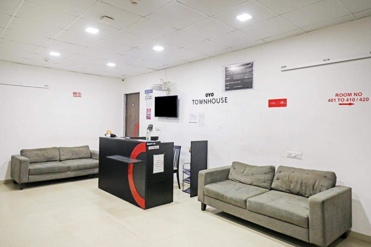 Hotel Gokul Solitaire, Surat Bhatha Buitenkant foto