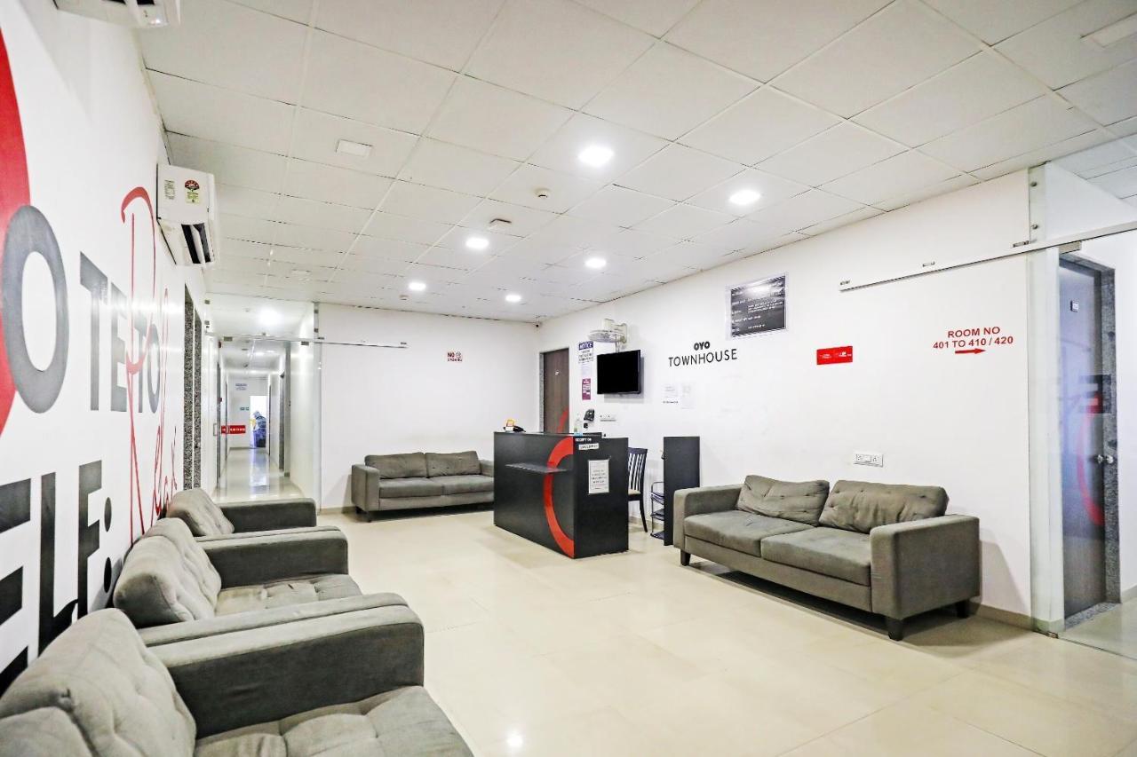 Hotel Gokul Solitaire, Surat Bhatha Buitenkant foto
