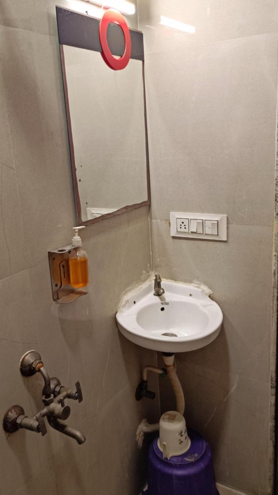 Hotel Gokul Solitaire, Surat Bhatha Buitenkant foto