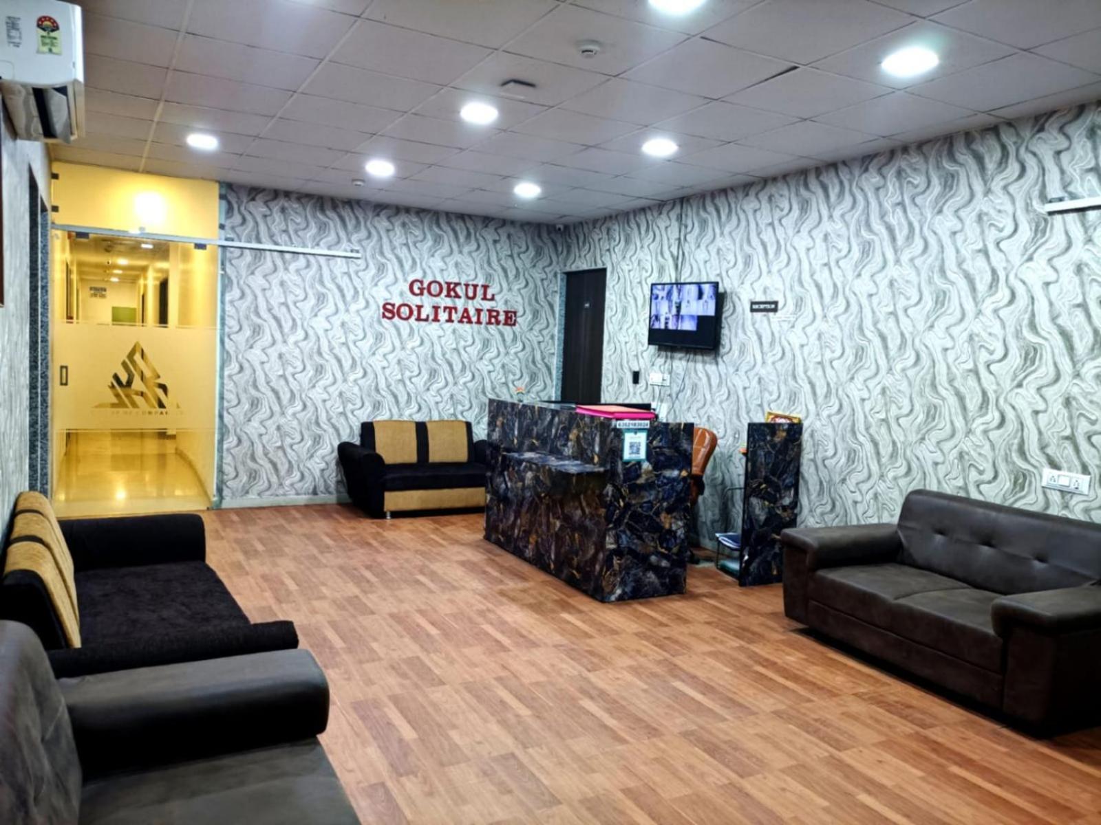 Hotel Gokul Solitaire, Surat Bhatha Buitenkant foto